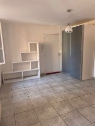 APPARTEMENT - SENONES - 2 pice(s) - 90 m² :: Loyer mensuel : 520.00€