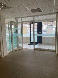 LOCAL COMMERCIAL - SAINT-DIE -  3 pi�ces (61 m�) :: Loyer mensuel : 770,00 &euro;uros