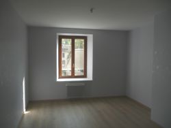 APPARTEMENT - SENONES -  3 pi�ces (69 m�) :: Loyer mensuel : 380,00 &euro;uros
